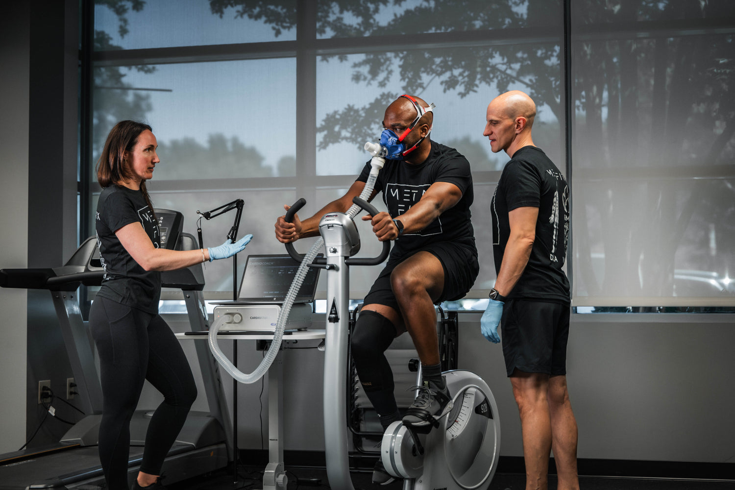 Trainers working with man measuring VO2 Max